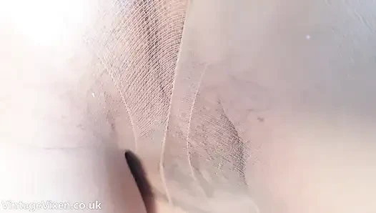 Büyük memeli külotlu çoraplı ev yapımı amatör iri güzel evli kadın