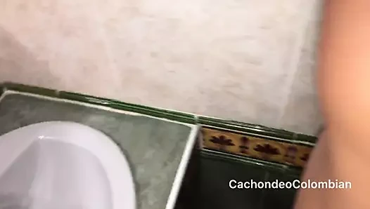 QUERIA DINERO NOS FUIMOS PARA LA DUCHA DEL CENTRO COMERCIAL