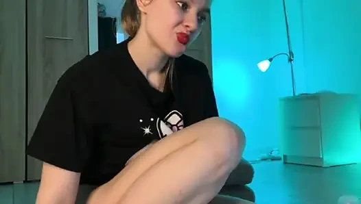 Jucielussie dildo emiyor ve seksi domaltmalı