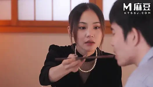 Modelmedia asia - yaşlı üvey erkek kardeş kocasını yarağıyla kaybeden dul kadını teselli etti