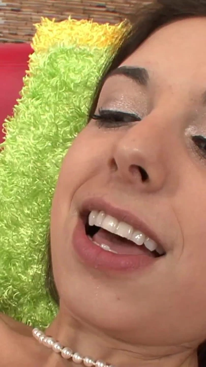 Bakış açısı genç kızın anal döllenmesi