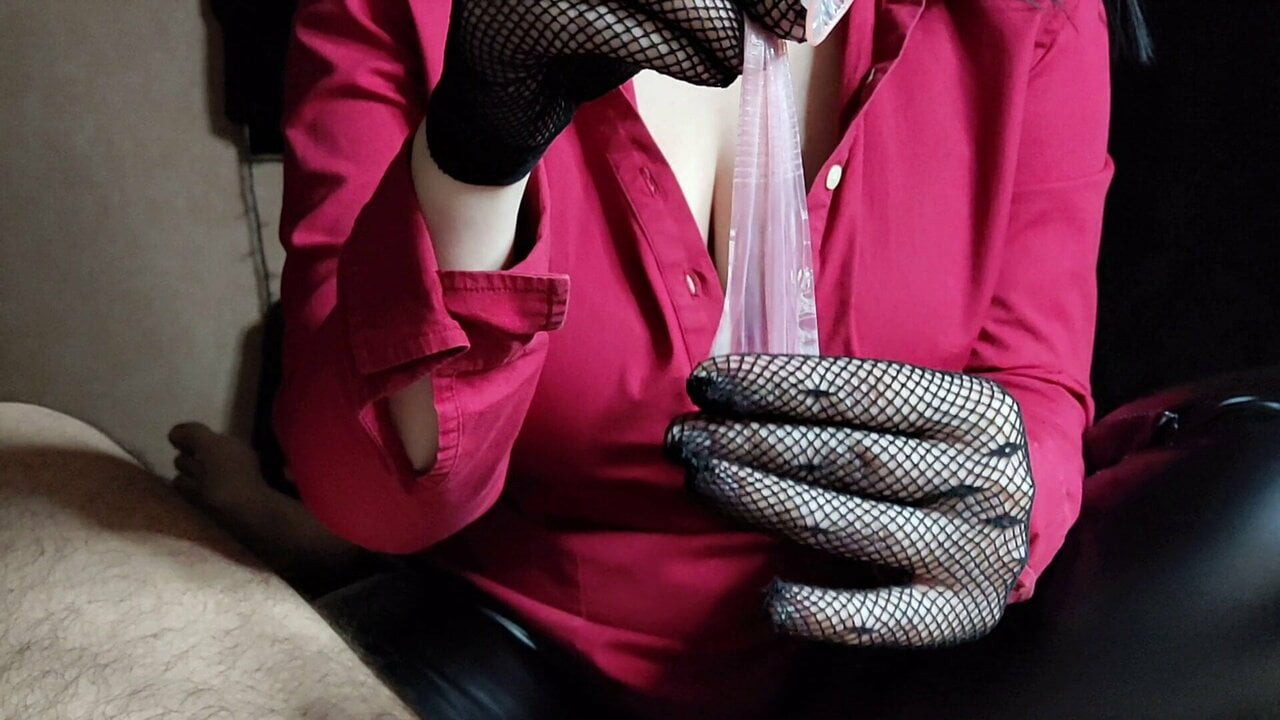 dantel eldiven ve prezervatif oyun içinde handjob