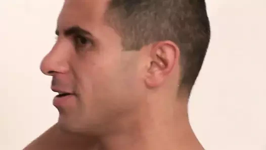 Biseksüel kızlar erotik lezbiyen oturumun keyfini çıkarıyor