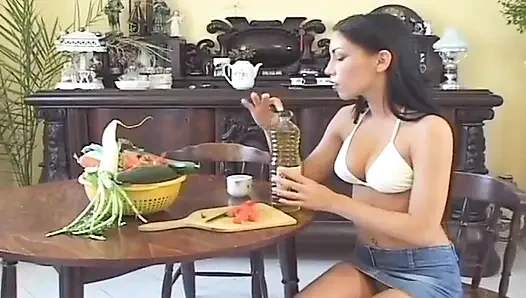Mükemmel Asyalı tanrıça şişman yarağı alıyor
