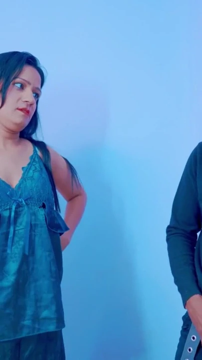 Seksi yenge sütyeniyle mastürbasyon yaparken devar'ı yakaladı | Klip 1