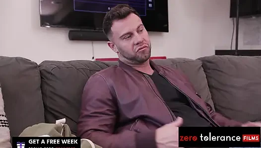 Sıfır tolerans filmleri - büyük götlü influencer holly day konferansta sikiliyor