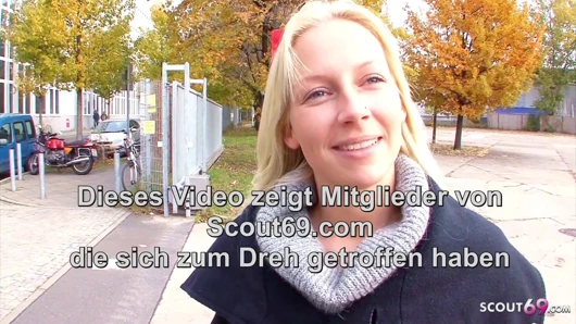 Sevimli alman kolej kız seçilmiş yukarı ve becerdin at döküm tarafından çirkin adam