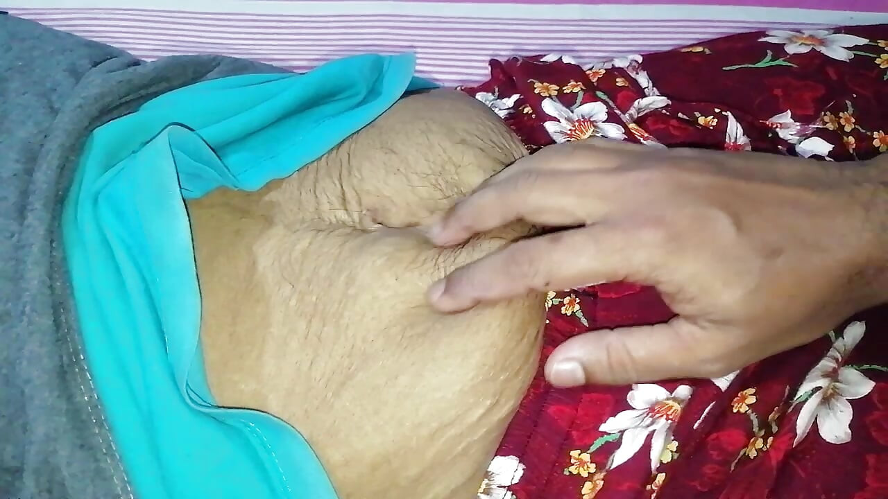 Kıllı amcık desi köylü kızın vücudunu azdırıyor