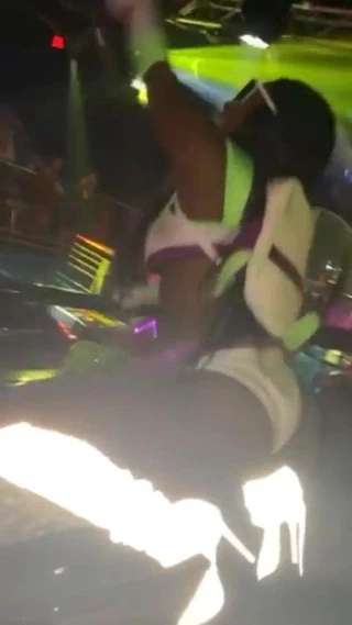 Kurtarmaya Buzz ışık yılı