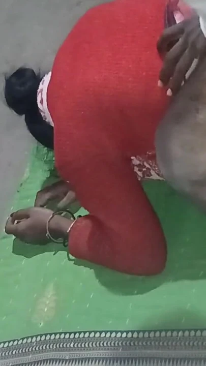Desi Village Bhabhi Ko Doggy Style Mein Jamkar Choda - Tight Chut Faad Di Hindi Audio | Clip 1