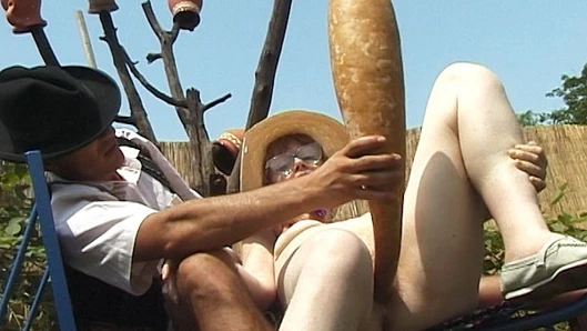 Kıllı anneanne açık becerdin ile dev şalgam