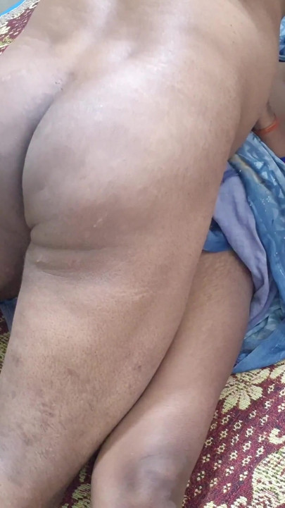 Hintli desi ev hanımı seksi amcığının içine boşalıyor sert sikişiyor ve içeri geliyor | Klip 2