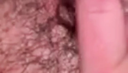 Aptal gevşek fahişe ortaya serseri şaşkın pembe am &amp; işiyor ona