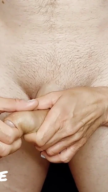 Волнующий момент из "Британского грязного разговора Руководство по необрезанному массажу пениса (время доения)"