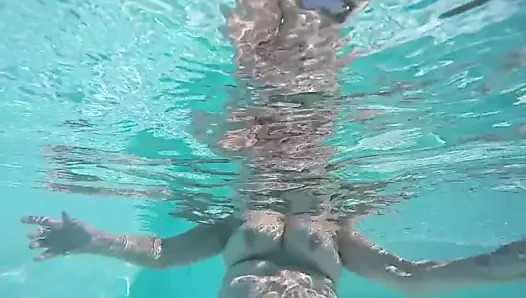 amatör sürtük yüzme çıplak