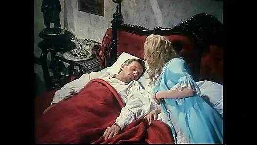 Güzel külkedisi ağzına boşalana kadar büyük klasik yarağa biniyor