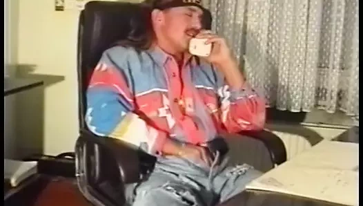 Muhteşem tatlı kız sulu amını büyük bir direkle sertçe sikiyor