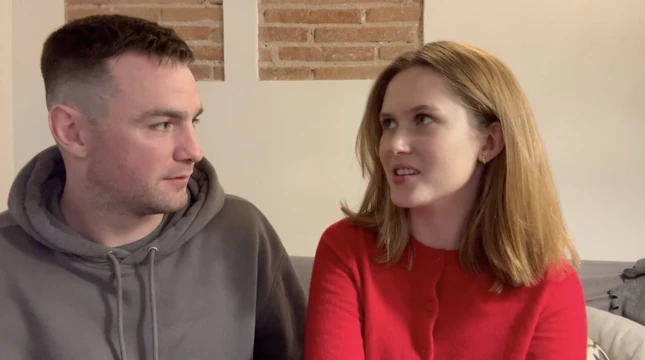 Utangaç ve güzel üniversiteli kız, Una Fairy ve Andres Acosta ile kamera arkası