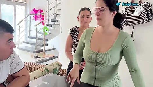 Sadakatsiz kaltak büyüyen ilk kızı sikiyor