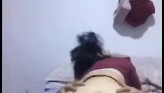 Sapık üvey kuzenim geliyor, beni kaydediyor ve sikiyor