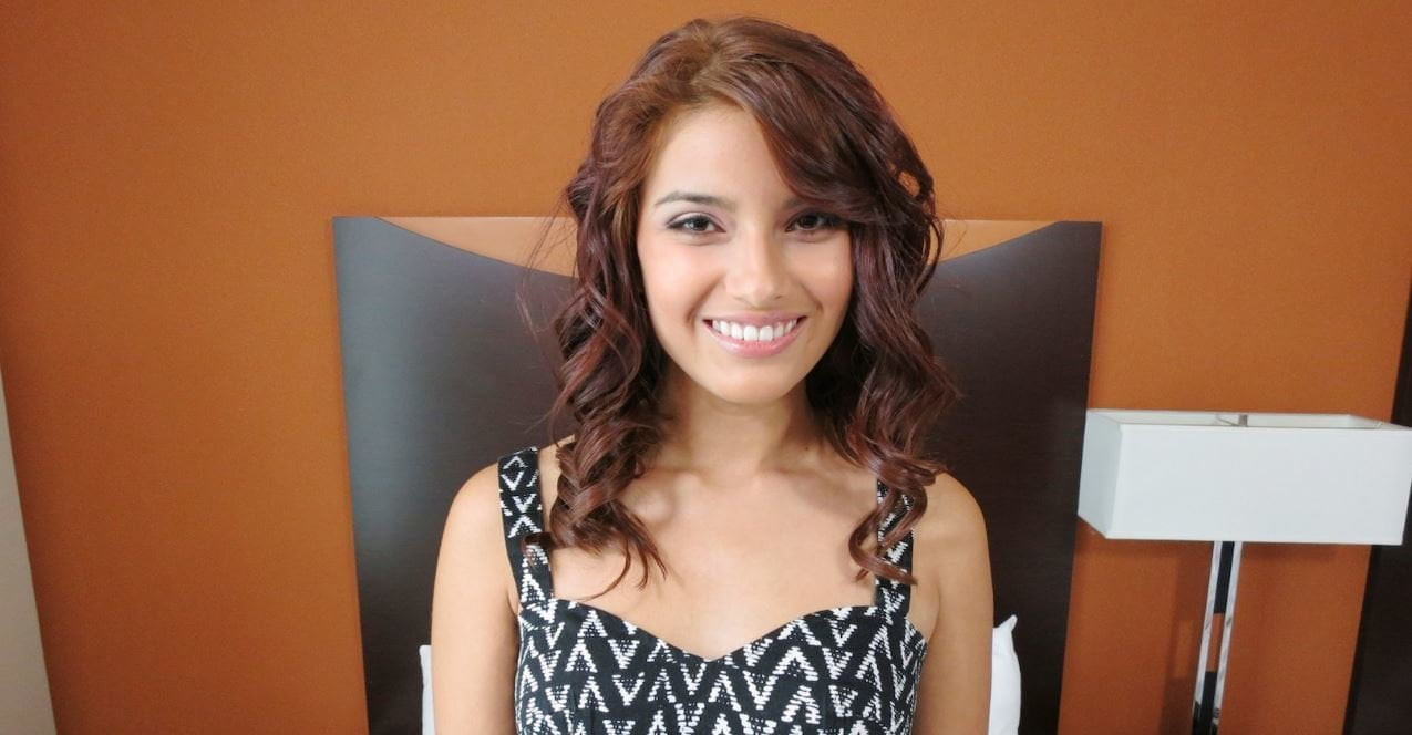 Ateşli 18 yaşındaki minyon genç latin genç kızın ilk porno bakış açısı