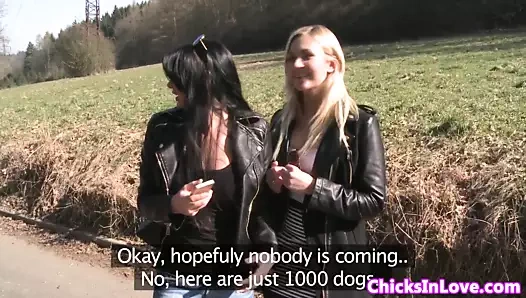 Euro lezbiyen muffdives kız arkadaş üzerinde kanepe