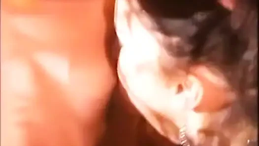 Tropikal ada bu anal üçlü sekste yaramazları ortaya çıkarıyor