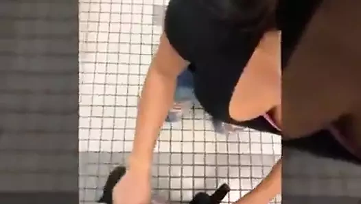 Natalia la potra deepthroats ve kampüste bbc alır