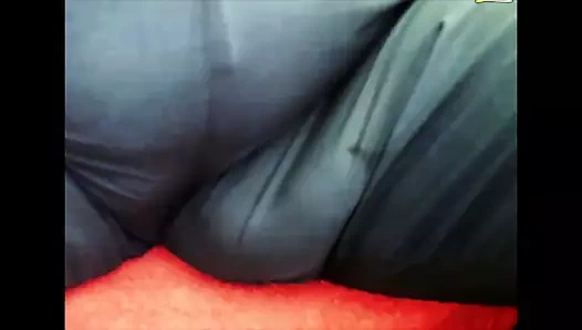 Seksi baba bana kapalı o büyük büyük şişkinliği gösteriyor