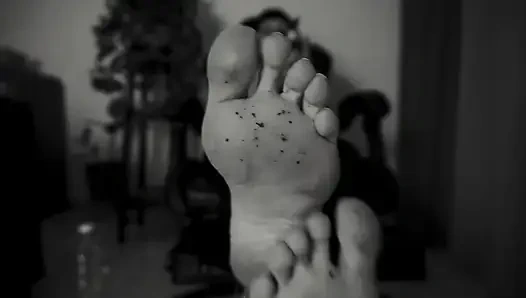 Hey ezik edepsiz ayaklarımı izliyor İtalyan tanrıçan