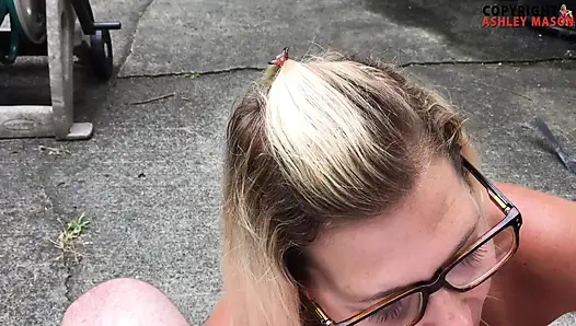 Canlı açık havada yüze boşalma