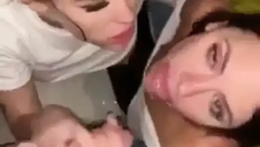 iki sluts emme üzerinde büyük horoz