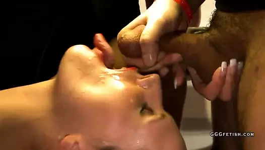 Şaşırtıcı sikiş ve bukkake üzerinde viktoria goo