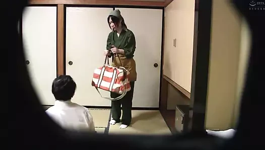 Onu baştan çıkarırsan yatabilirsin! bir konaklama tesisinde çalışan bir kız kardeş