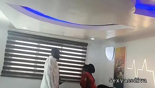 Aile doktorumuz amcığımın çok lezzetli olduğunu söyledi sert sikişmesinde gerçekten zevk aldım