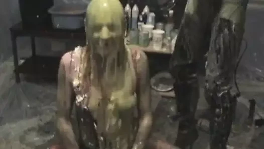 Mercedes ve maddy dağınık çizmeler içinde!!!