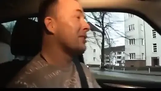 Alman hatun ağzına büyük miktarda döl alıyor