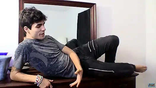 Fit Devin kendini ödüllendiriyor