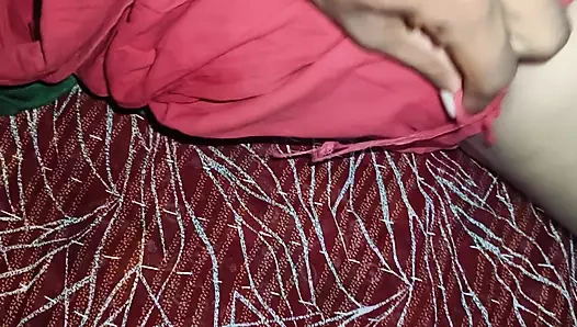 Hintli kız seksi üniversiteli yatak odasında sikişiyor