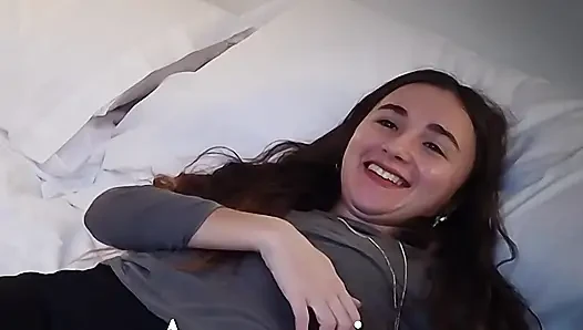 Taze dönüşmüş 18 utangaç genç kız ilk cinsel karşılaşmasını yapıyor - ürkek masum zar zor yasal minyon genç