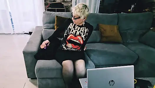 Olgun MILF vajinamla çalışmak ya da dildo arasında seçim yapmak zorundaydım