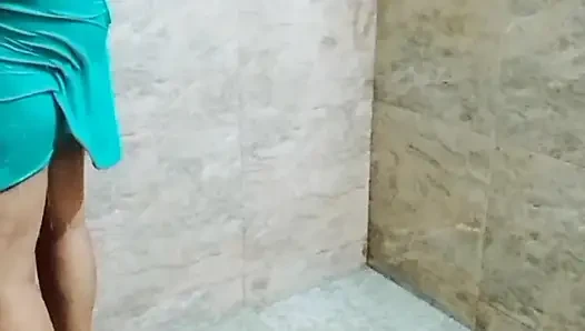 Banyo gösterisi rol yapma