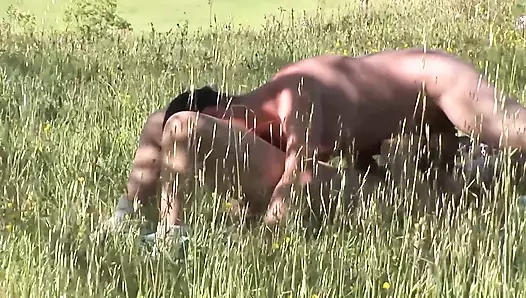 Roberta Farnese'in vajinası atölyede kaşınıyor