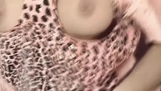 Almanya'dan çarpıcı sarışın hatun anal sike biniyor