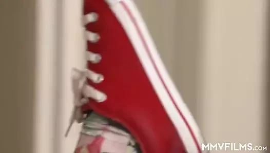 Dik küçücük Alman genç