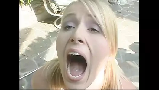 Güzel genç sarışın kızla klasik porno canavar siyah yarakla götten sikiliyor ve ağzına boşaltıyor