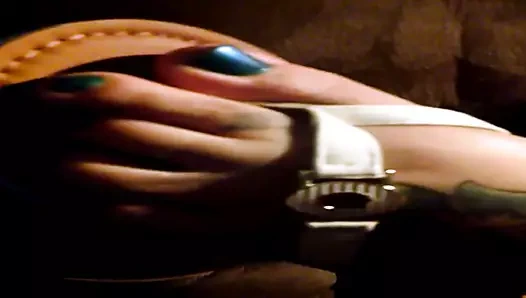 Sandalet ayakkabı oyununda karısı