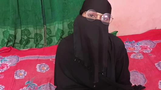 Öğretmen seksi öğrencisini sert sikiyor ve romantik bir zaman geçiriyor