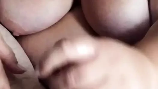 Qute bbw eş şaşırtıcı handjobe çük