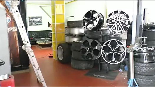 Sıcak sarışın gilf (meme piercing)